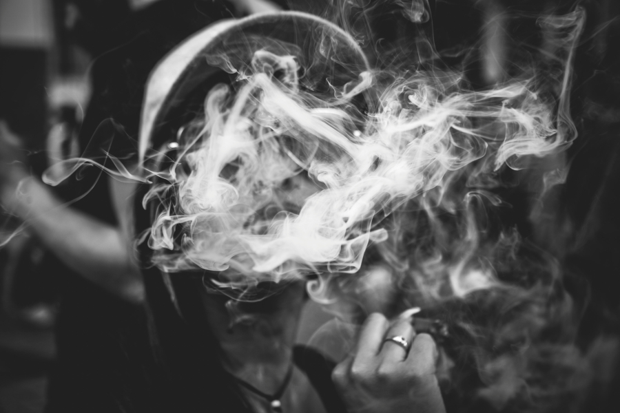 ¿Por qué un tribunal tumbó el decreto con el que el alcalde Fico prohibió el consumo de drogas en parques de Medellín?