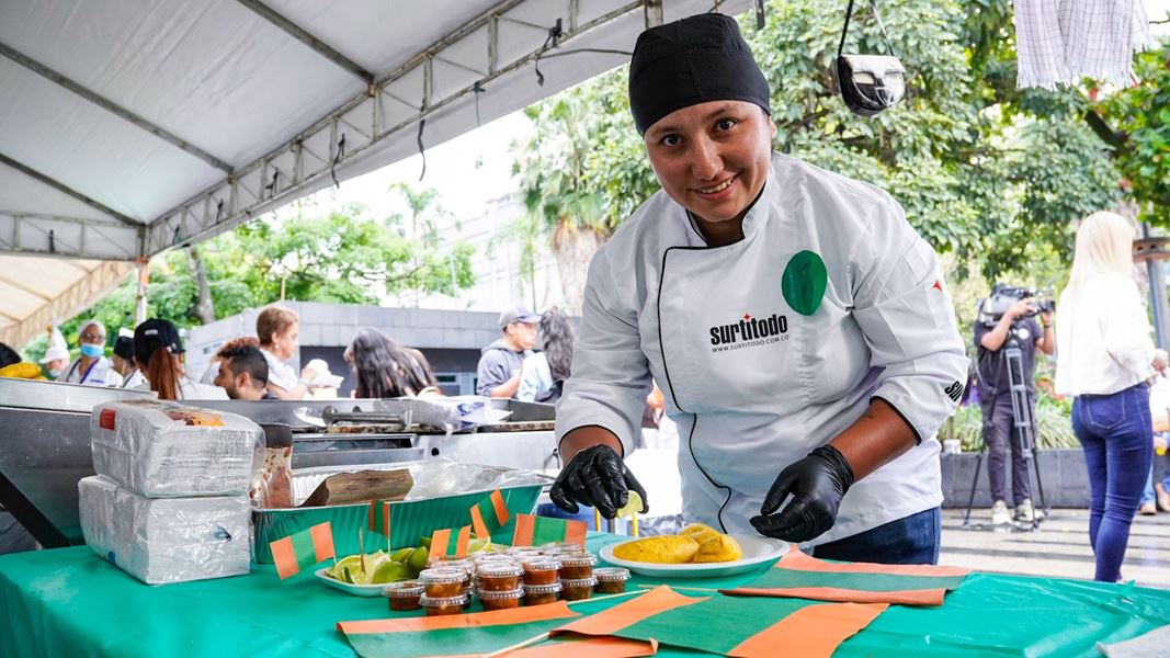 ¡Deliciosa! Estefany hace la mejor empanada envigadeña: un homenaje a su madre