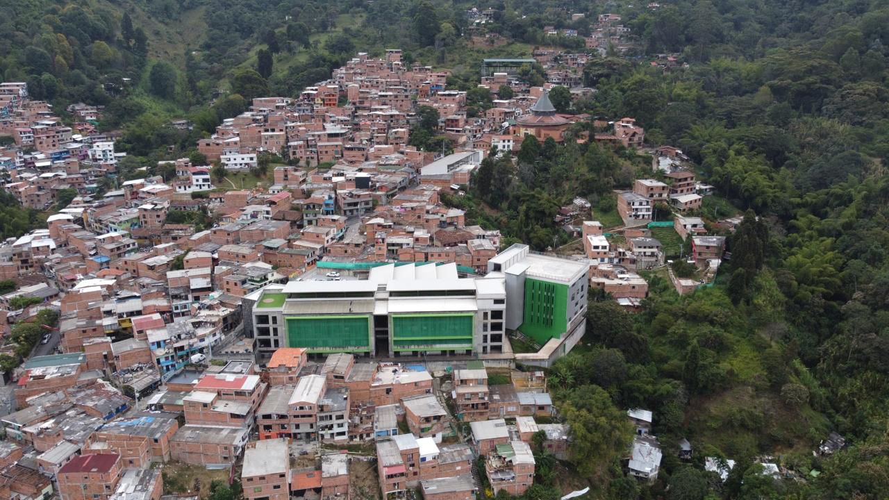 De una casita a un megacolegio: estudiantes de Itagüí disfrutan de moderno colegio