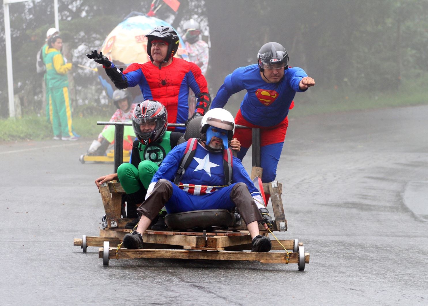 ¡Qué buen parche! Este domingo se vivirá la carrera de carros de rodillos en Itagüí