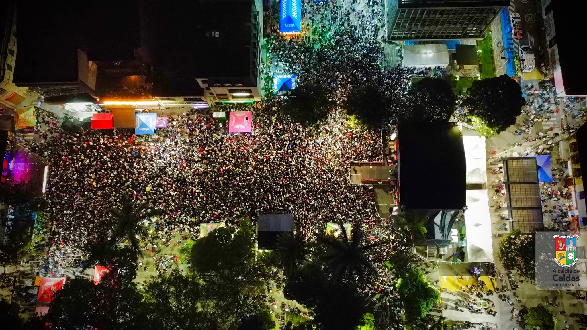 ¡Lamentable! Fuerte riña en pleno concierto de las fiestas de Caldas