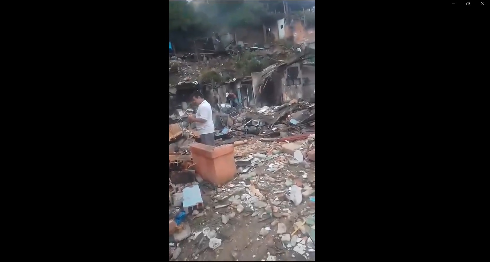 VIDEO: Grave explosión en polvorería en Caldas deja 8 casas destruidas y dos personas heridas