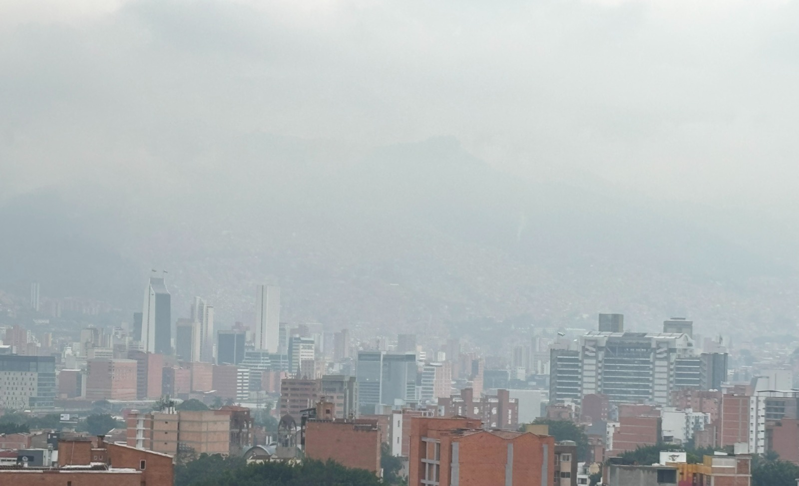 Estaciones de calidad del aire del valle de Aburrá llevan un mes en nivel amarillo ¿Cuál es la razón?