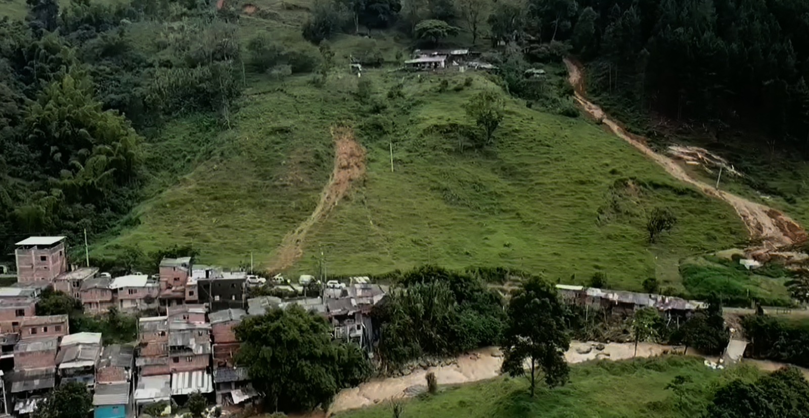 ¡Atención! Evacúan 77 viviendas por posible riesgo de derrumbe en San Antonio de Prado