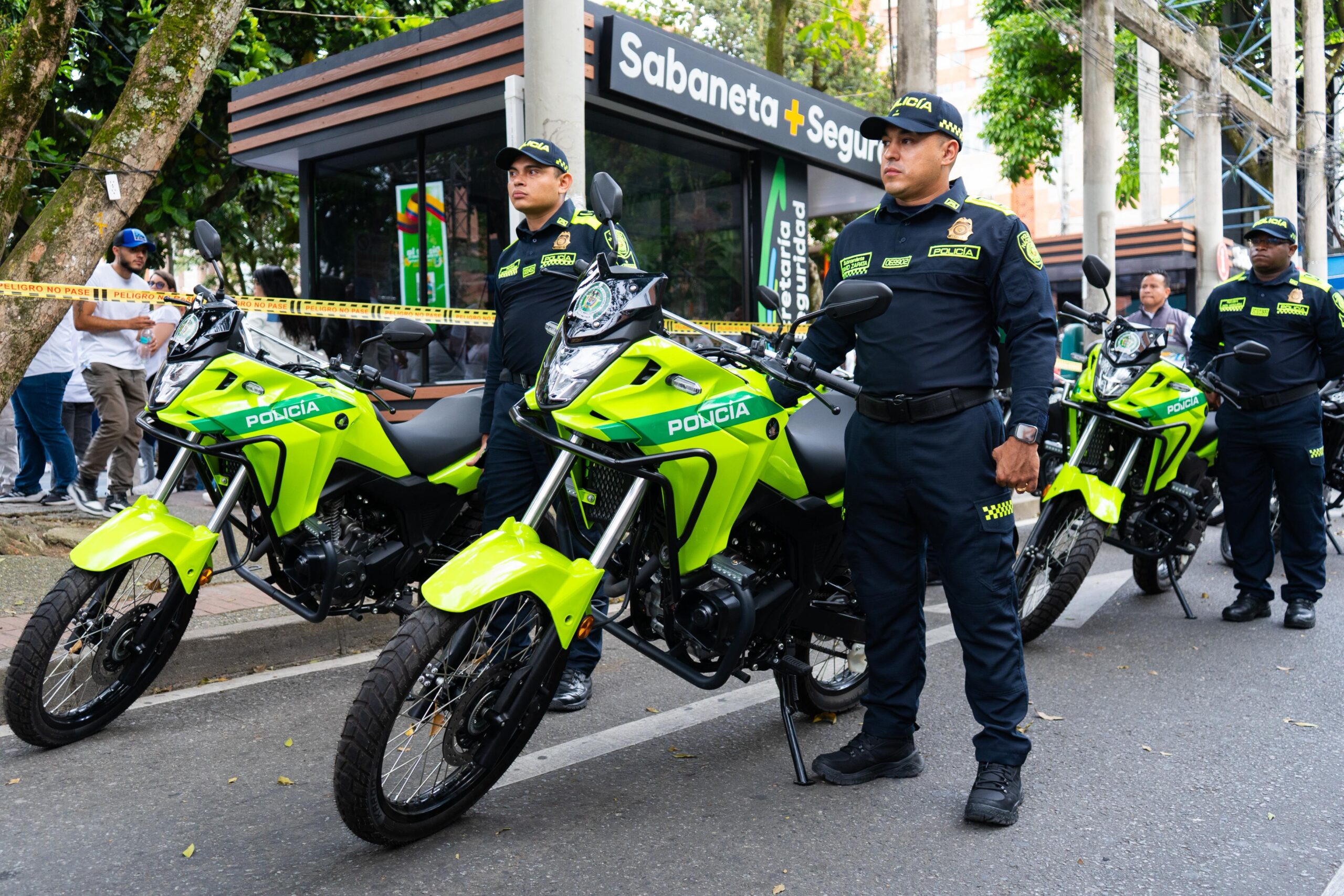 Sabaneta entregó 22 vehículos y dotación a la fuerza pública para reforzar su seguridad
