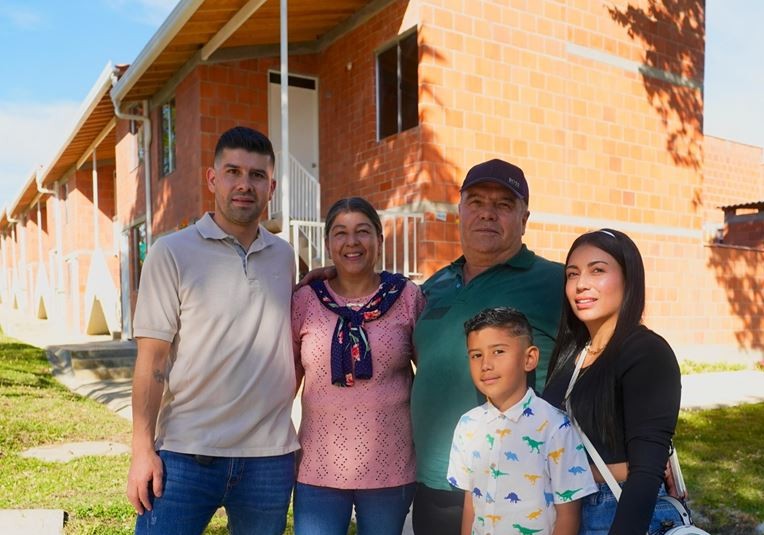 ¡A estrenar casa! 36 familias envigadeñas de zona rural cumplen su sueño de tener vivienda propia