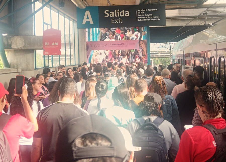 Caos, filas y largas esperas: las quejas de usuarios por plan de contingencia del Metro de Medellín
