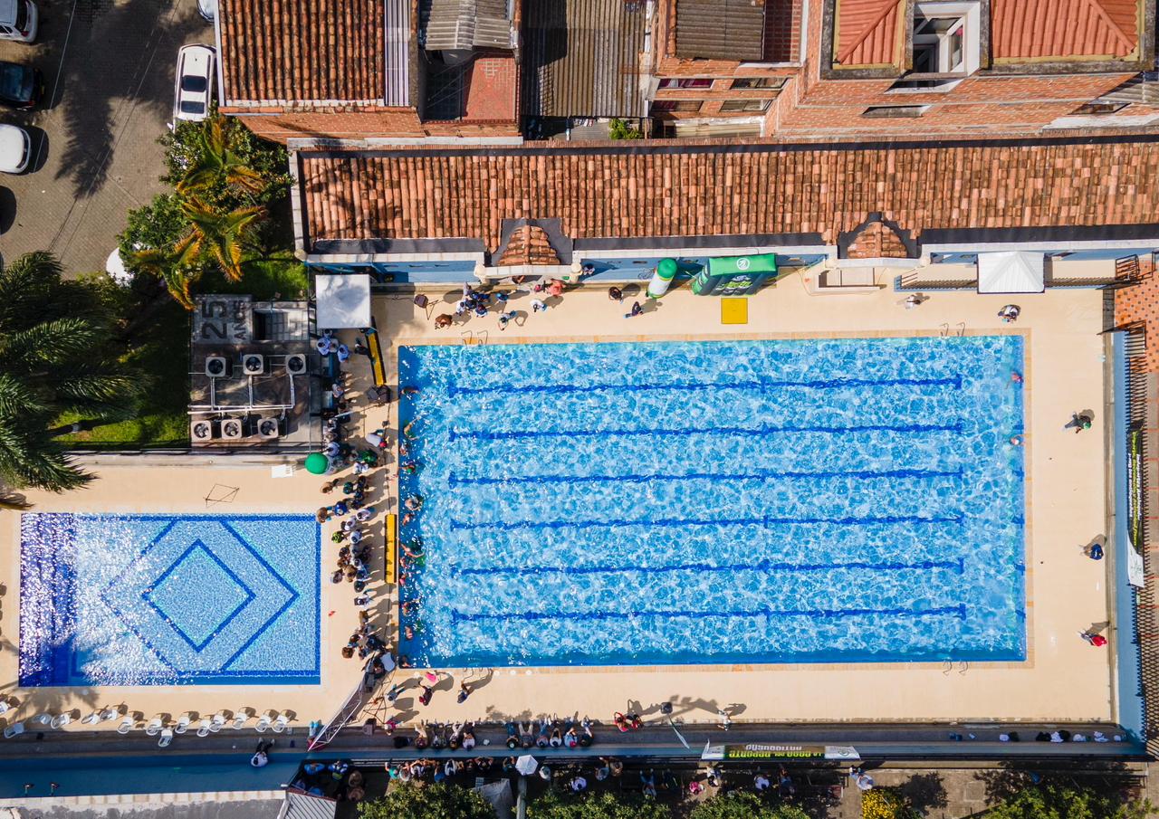 ¡A nadar! Deportistas de Sabaneta felices con la renovada piscina de Indesa Zona Sur