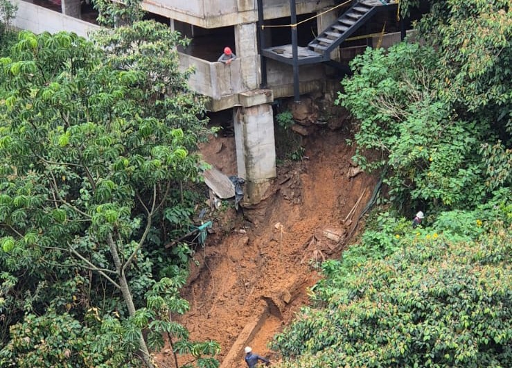 “Fue un deslizamiento superficial”: constructora y Alcaldía de Sabaneta descartan riesgo en edificio