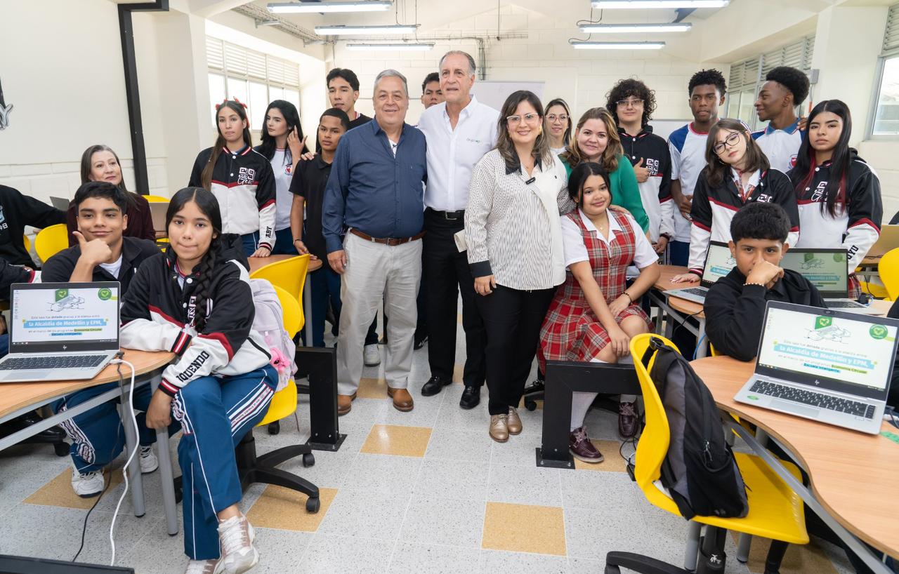 Computadores con segunda vida llevan oportunidades digitales a instituciones educativas en barrios de Medellín