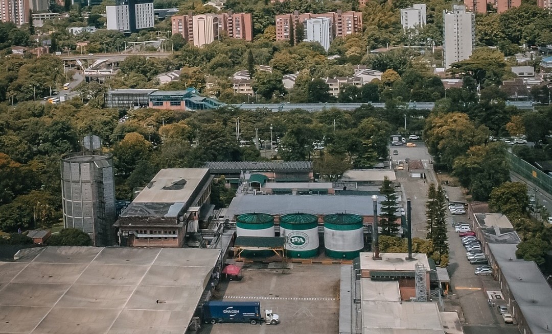 ¿Gobernador busca privatizar la Fábrica de Licores de Antioquia? Diputados denuncian riesgo de nuevo proyecto