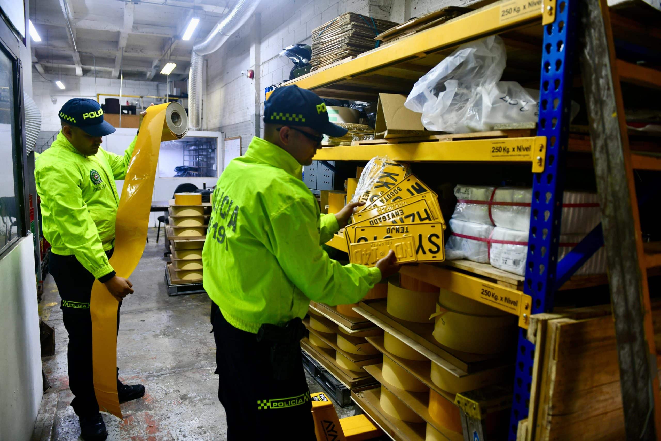 Cae red de placas falsas en Itagüí: 11 capturados y más de 500 placas incautadas