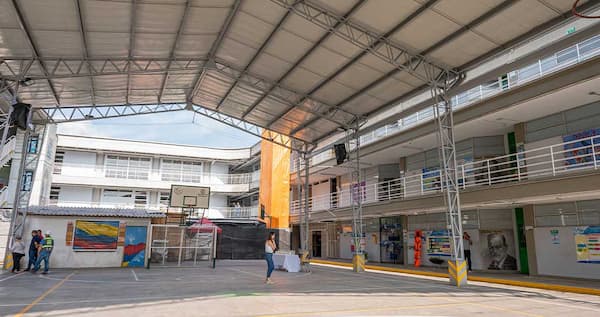 Temor en colegio de Itagüí por intimidación y amenazas a docentes: alcaldía responde