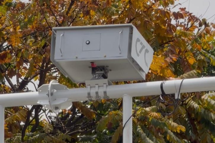 Comenzó la instalación de las nuevas cámaras de fotomultas en Envigado: aún no hay fecha de inicio de funcionamiento