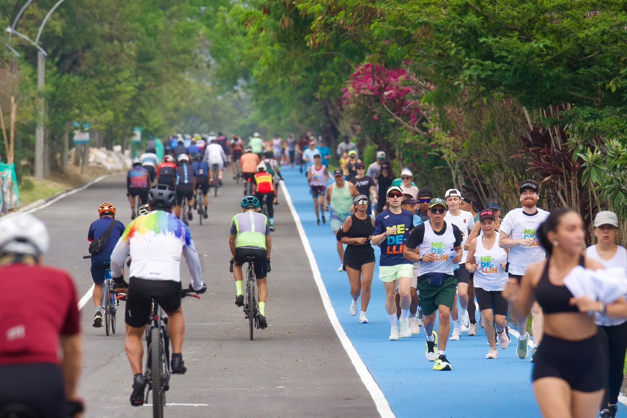 Deportistas vuelven a disfrutar de la pista del Aeroparque Juan Pablo II: alcaldía entrega renovación y en 2027 será ampliada
