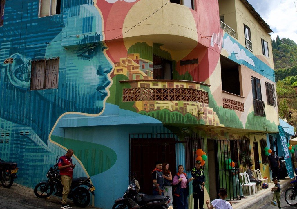Barrio Nuevo de Envigado cuenta una nueva historia: sus calles y fachadas se llenaron de vida y color
